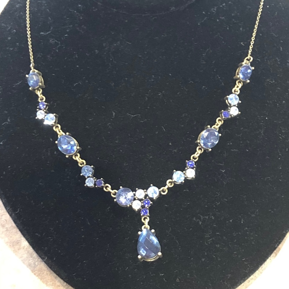 Multi colored Blue/clear stone earring/necklace se